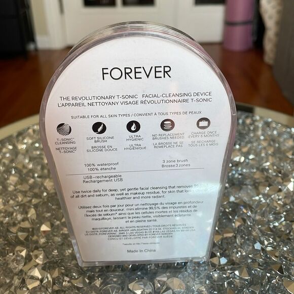 Mini Forever pink pulsating silicone facial scrubbing cleansing brush device - Picture 6 of 8